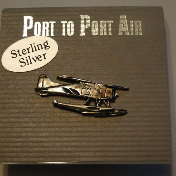 BEAVER ON FLOAT LAPEL PIN - Picture 1 of 2